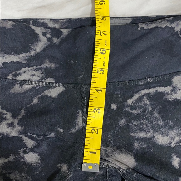 ALO Yoga Black Marble‎ Airbrush Leggings | Size M Low Rise - Picture 12 of 15